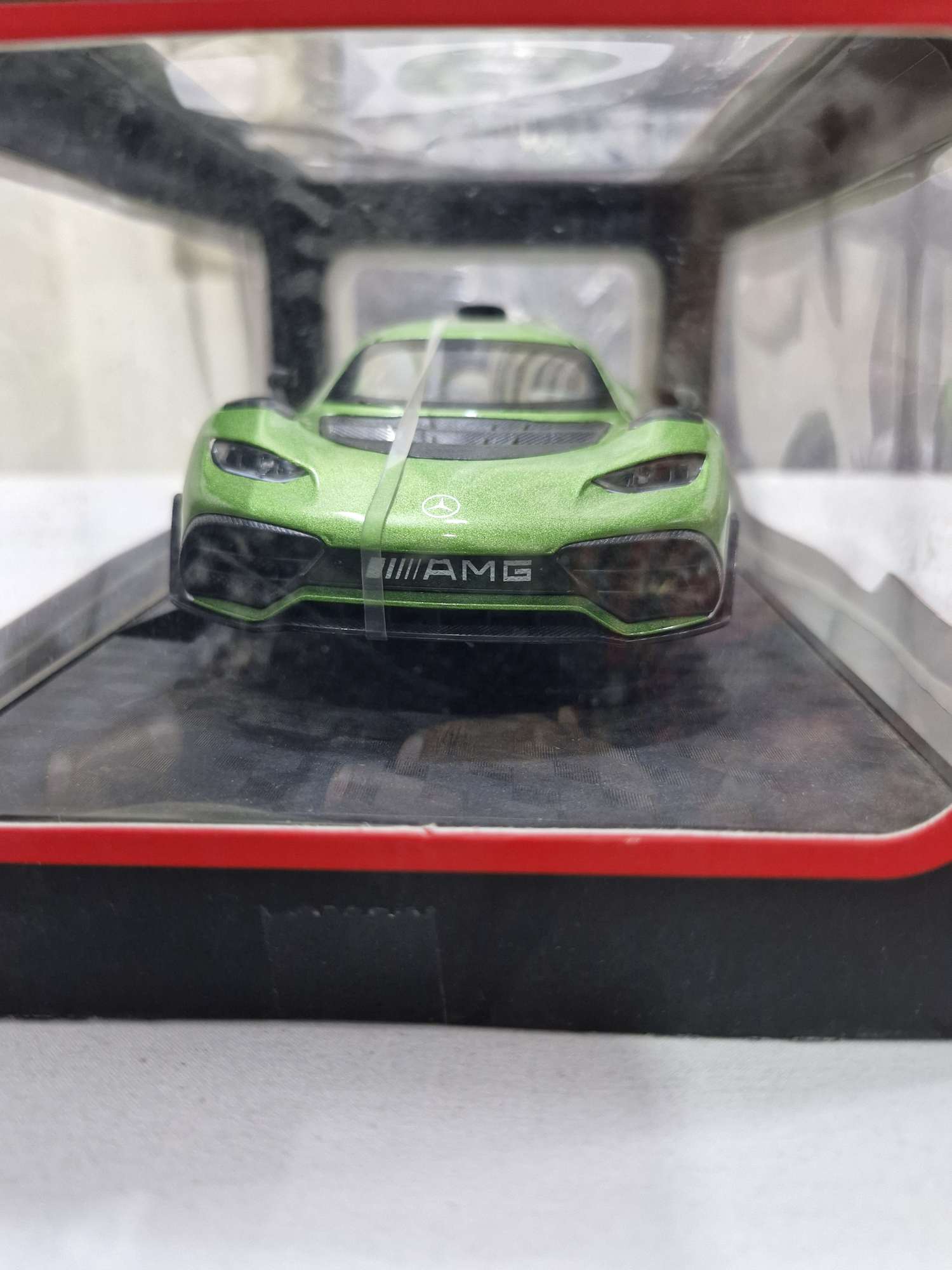 Mercedes-Benz-Die-cast-car-gz238-1